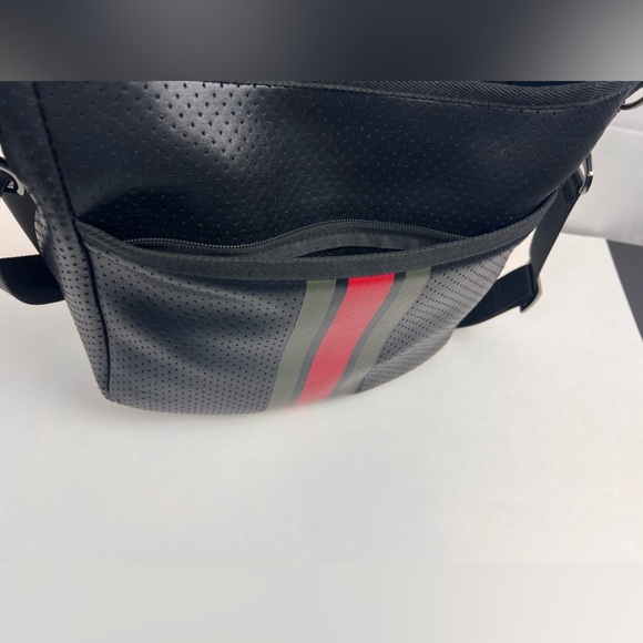 Haute Shore Blake Bello crossbody bag - Picture 9 of 9